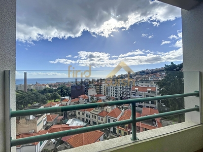Já conhece este fabuloso Apartamento de tipologia T2 no Centro do Funchal?