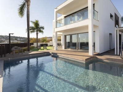 Moradia V4 com piscina e vista mar, para venda em Loulé, Algarve