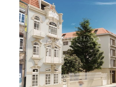 4 Bedroom Mansion With Garden And Garage In New Development In Porto