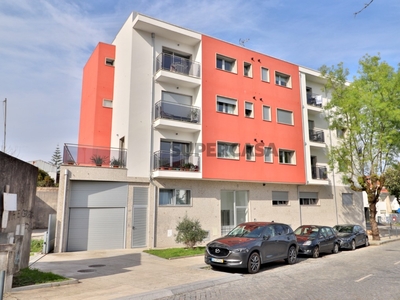 Apartamento T2 à venda na Rua Dom Manuel Vieira de Matos