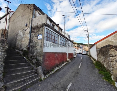 Casa Antiga T3 à venda em Cantar-Galo e Vila do Carvalho