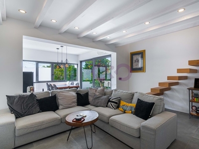Modern Elegance Meets Family Comfort: 4 Bedroom Home In Vale Formoso