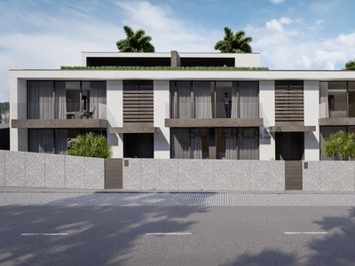 Moradia Bi-Familiar T3 Duplex à venda na Rua de Chieiras