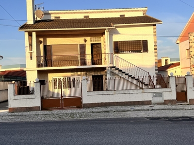Moradia T4 Duplex à venda em Tornada e Salir do Porto