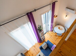 Apartamento T1 Mezanino, mobilado e equipado com varanda na Lapa-Porto
