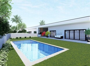 Moradia Isolada T4, com piscina, inserida em lote de 650 m2, Fração A- em Azeitão
