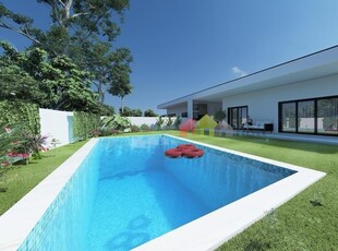 Moradia Isolada T4, com piscina, inserida em lote de 650 m2, Fração B- em Azeitão