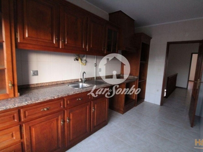 Apartamento T3 em Arcozelo.