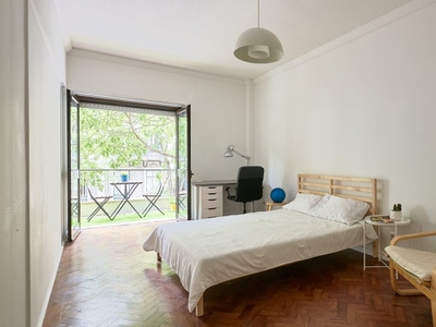 Quartos para alugar em apartamento de 6 quartos em Arroios, Lisboa