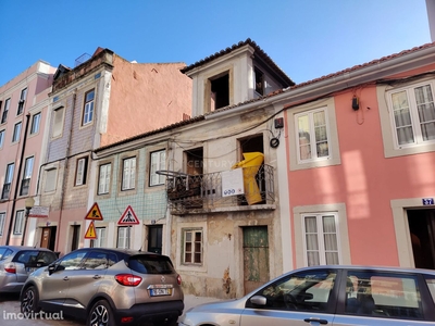 Prédio para investimento na Estrela em Lisboa