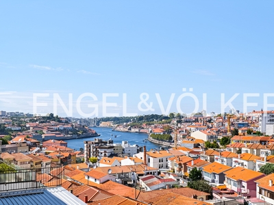 Apartamento T1 duplex com vistas magníficas sobre o Rio Douro