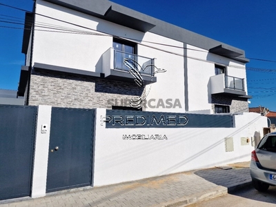 Moradia Geminada T3 Duplex à venda na Rua Frederico Nascimento