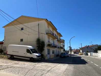 Apartamento T3 na Rua Joaquim Domingues, Marinha Grande, para Investimento