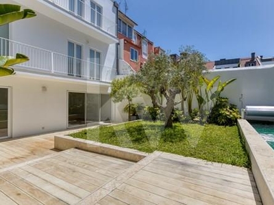 Apartamento T4 Duplex com jardim e piscina privativa na Lapa