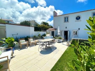 Imagine yourself living in the village of Almoçageme - Sintra, 20 minutes walk from the beach, 15 minutes by car from Cascais, in a comfortable house, with sea views