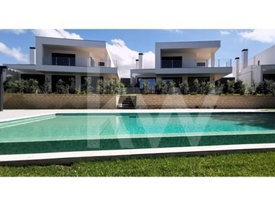 Luxury Home in CASCAIS | 4 bedroom, 5 parking places, gated community with swimming pool and garden.