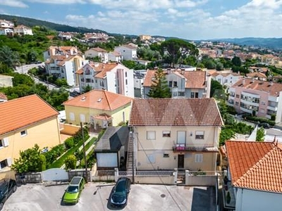 Moradia com Terreno | 2 Entradas Independentes | Sótão | Garagem | Tovim | Coimbra