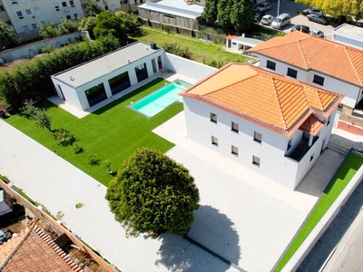 Moradia T3 com Jardim, Piscina e Casa de Hóspedes em Vilar do Paraíso