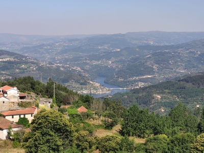 Terreno com vista Douro e viabilidade de construção de 2 moradias em Fandinhães, Marco de Canaveses