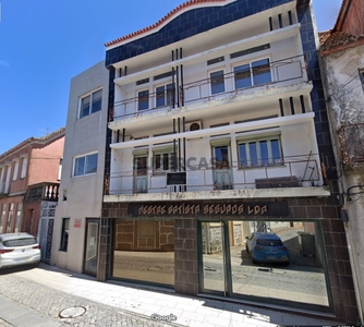 Apartamento T3 à venda na Rua Gago Coutinho