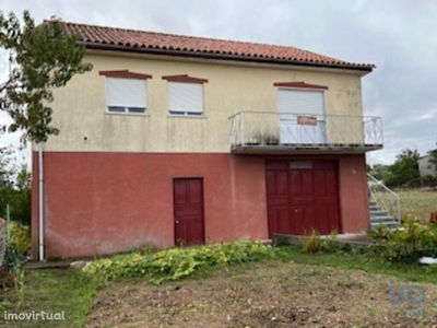 Casa de aldeia T4 em Bragança de 237,00 m2