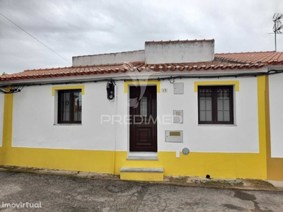 Casa térrea T2+1 com quintal