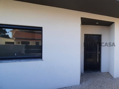 Moradia Geminada T4 Duplex à venda na Avenida Quinta das Laranjeiras