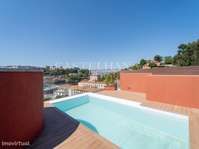 Penthouse T3 com piscina privada e vistas sobre o Rio Douro