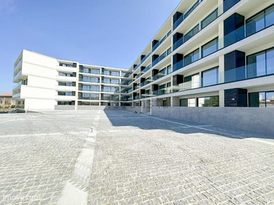T3 - 1º piso - varanda, garagem 2 carros e arrumo - VL8 - Candal