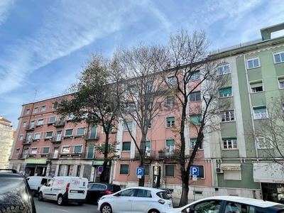 Apartamento T3 para arrendamento em Penha de França