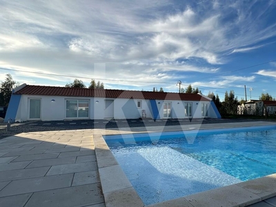 Casa de estilo típico Alentejano com piscina para arrendamento