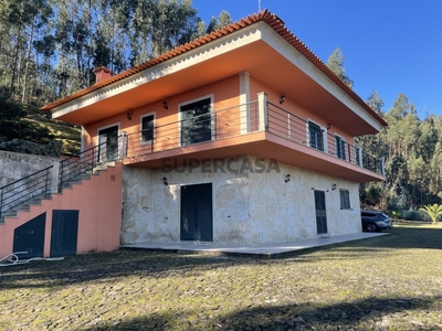 Moradia T4 para arrendamento em Travessa de Vilarelhos
