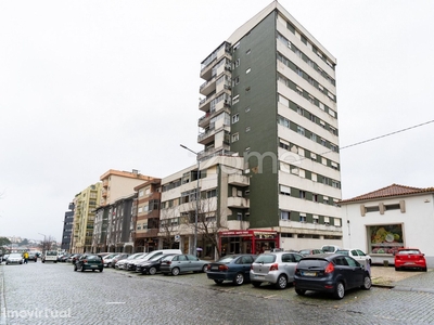 Apartamento T3 com Varanda e Vistas Desafogadas em Santo Tirso