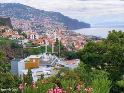 Apartamento T3 | renovado | vista mar e baía do Funchal