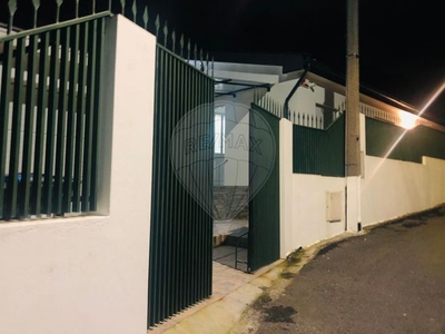 Moradia T2 à venda em Nogueira da Regedoura, Santa Maria da Feira