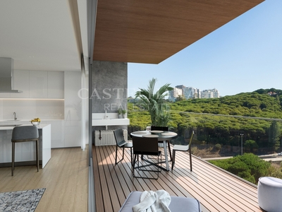 Apartamento T2 com terraço em condomínio privado em Miraflores