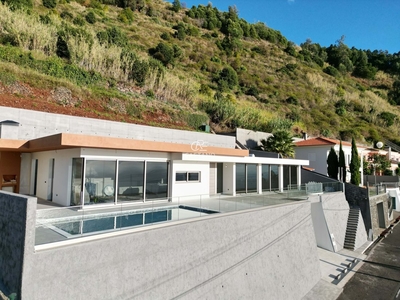 Future Luxury And Contemporary Villa In Calheta