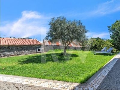 T3+1 Villa In Prazeres With 1989 M2 Of Land |Sea View|Renovated