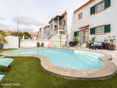 Moradia T3 com piscina e garagem em Vila Nogueira de Azeitão