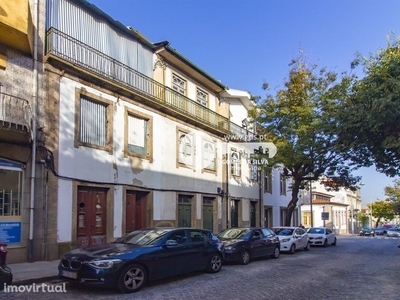 Prédio p/ restauro com projeto aprovado junto à Sé de Braga