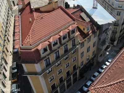 Prédio pombalino na Rua da Madalena N.90, na Baixa de Lisboa, para Ven
