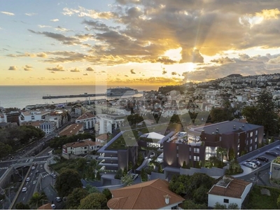 Apartamento T3 Duplex à venda em Funchal (Santa Luzia)