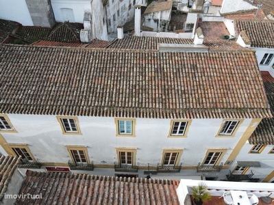 Prédio no centro histórico - Évora
