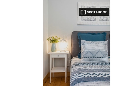 Aluga-se quarto em apartamento de 12 quartos no Porto