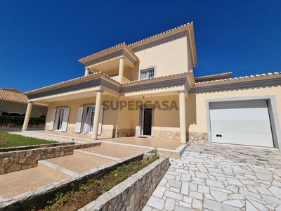 Moradia T3 Duplex à venda em São Sebastião