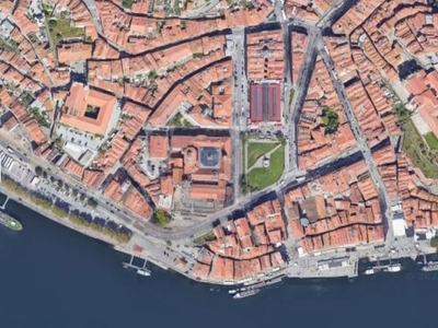Prédio com projeto aprovado, para venda, na Baixa do Porto