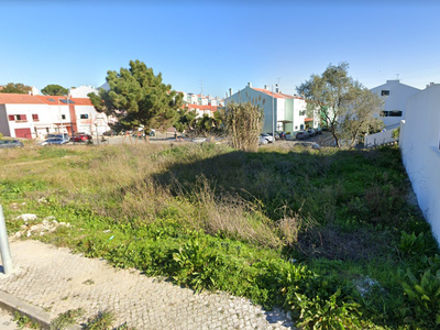 Terreno Urbano, em Palhais para construção moradia isolada, unifamiliar.