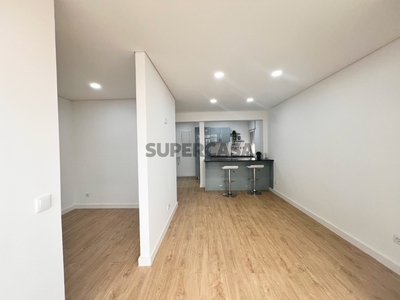 Apartamento para arrendamento na Rua de Monte Leite