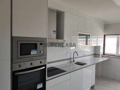 Apartamento T3+1 à venda em Marrazes e Barosa