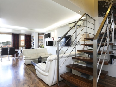 Duplex T3 à venda na Rua da República, Loures (2670-380)